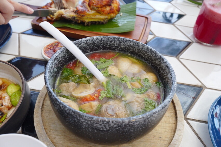 泰國泰國海景餐廳 Cave Beach Club｜濃濃的渡假感 人氣網美海灘餐廳!!