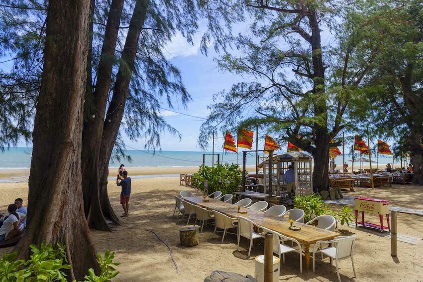 泰國泰國海景餐廳 Cave Beach Club｜濃濃的渡假感 人氣網美海灘餐廳!!