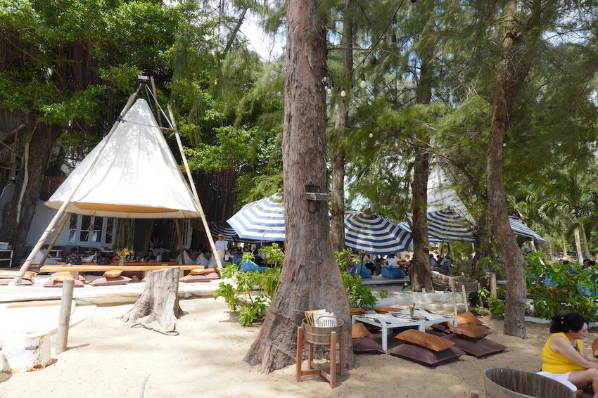 泰國泰國海景餐廳 Cave Beach Club｜濃濃的渡假感 人氣網美海灘餐廳!!