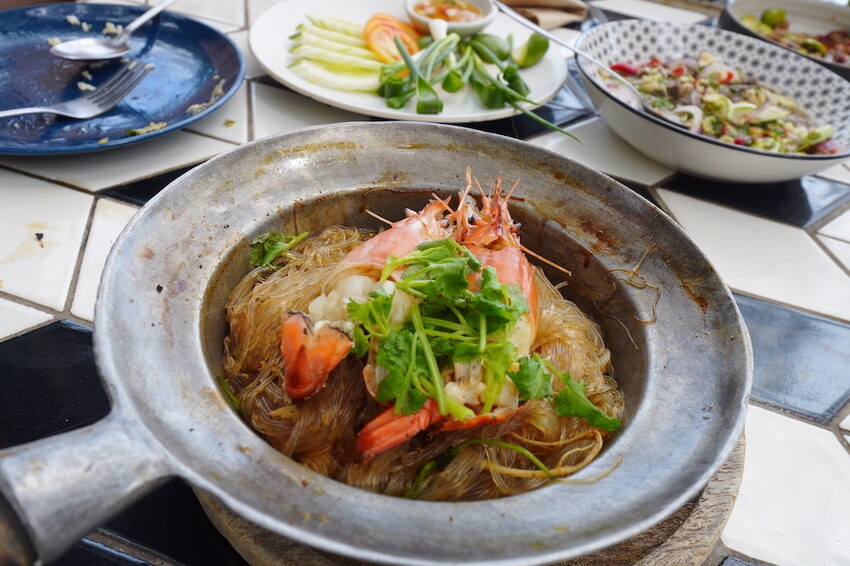 泰國泰國海景餐廳 Cave Beach Club｜濃濃的渡假感 人氣網美海灘餐廳!!