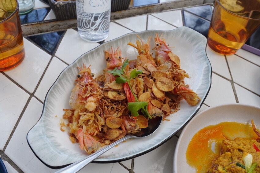 泰國泰國海景餐廳 Cave Beach Club｜濃濃的渡假感 人氣網美海灘餐廳!!