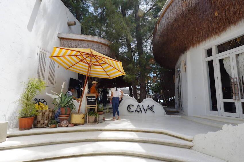 泰國泰國海景餐廳 Cave Beach Club｜濃濃的渡假感 人氣網美海灘餐廳!!
