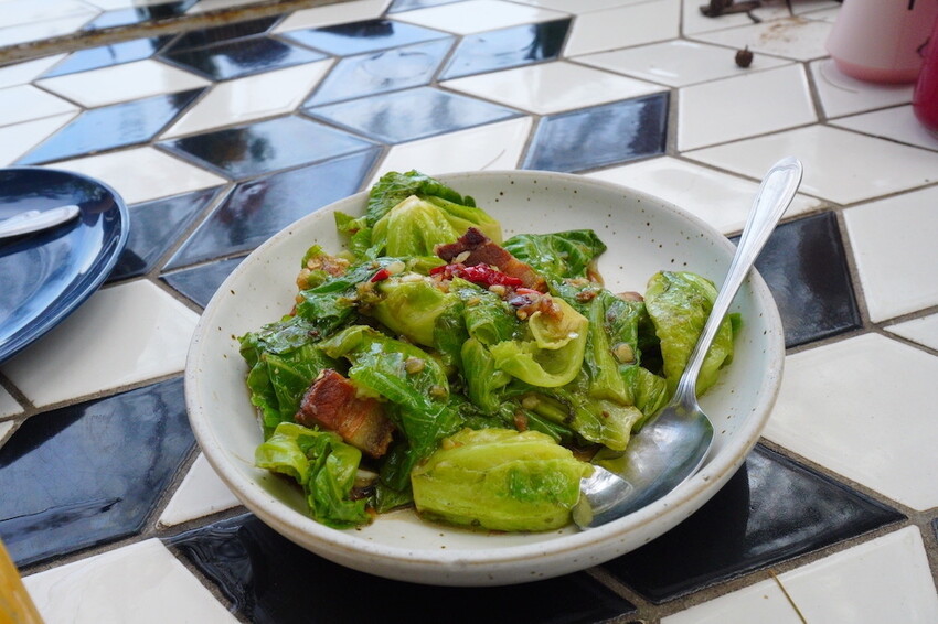 泰國泰國海景餐廳 Cave Beach Club｜濃濃的渡假感 人氣網美海灘餐廳!!