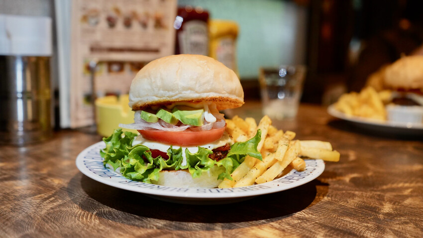 日本[日本] 岡山車站 Raccos Burger｜「漢堡百名店」岡山必吃和牛漢堡只要500日幣