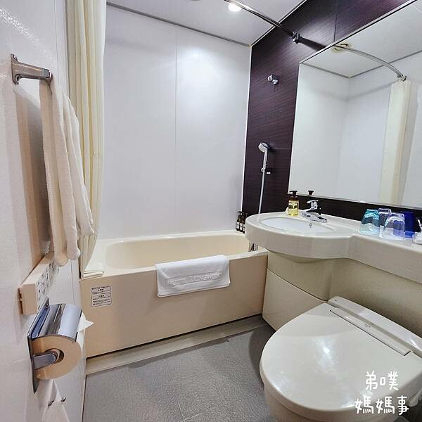 日本【日本‧東京】ART日暮里郎伍德酒店│京成SkyLiner可到，近日暮里車站走路1分鐘就到，房間大間、有浴缸，官網