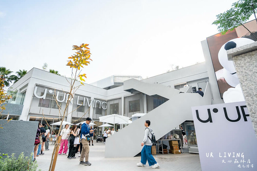 台中市南屯區UR LIVING生活美學 文心森林店 | 台中新景點！巨大史奴比超可愛超好拍，必吃蜷尾家冰淇淋～