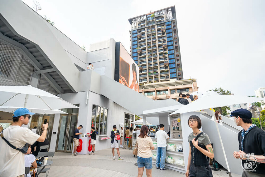 台中市南屯區UR LIVING生活美學 文心森林店 | 台中新景點！巨大史奴比超可愛超好拍，必吃蜷尾家冰淇淋～