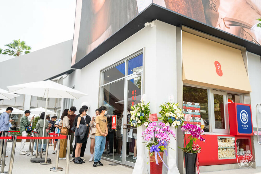 台中市南屯區UR LIVING生活美學 文心森林店 | 台中新景點！巨大史奴比超可愛超好拍，必吃蜷尾家冰淇淋～