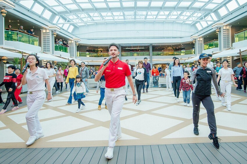 森巴、莎莎、恰恰…無論哪一種舞,我們專業的舞蹈團隊,都能激發你對舞蹈的無限熱情!