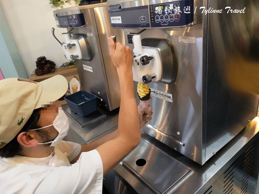 日本【沖繩美食】Long Softcream Okinawa，巨無霸霜淇淋 | 日本第一長冰淇淋 | 美國村熱門排隊甜點推薦