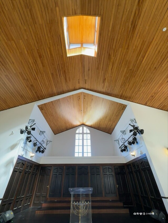 全台海拔最高教堂【梨山耶穌堂】光影投射的天使翅膀和那一道光必