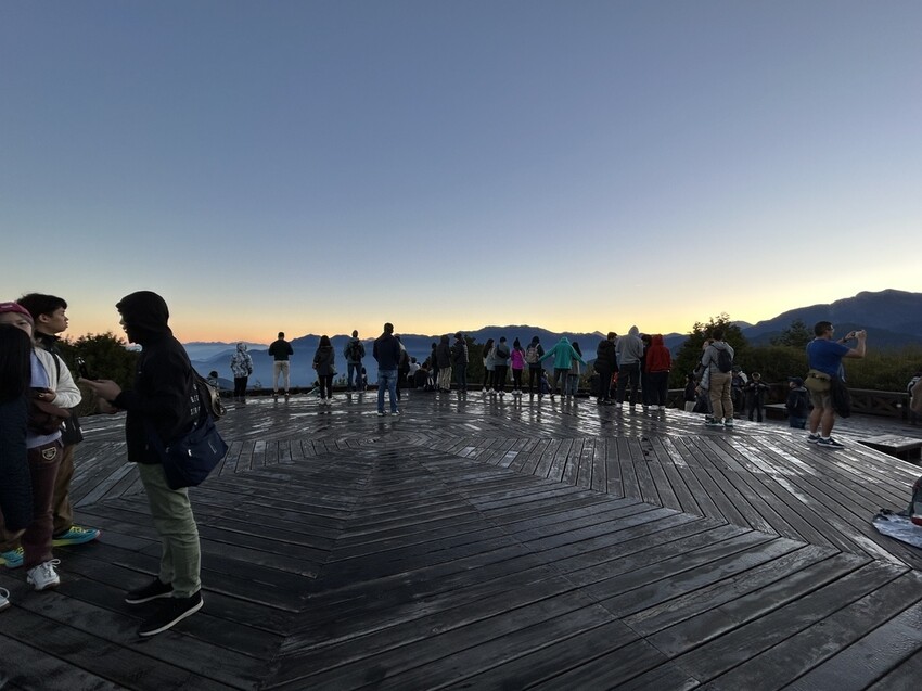 阿里山【小笠原山景觀台】觀日出，初訪秘境【對高岳車站】，漫步