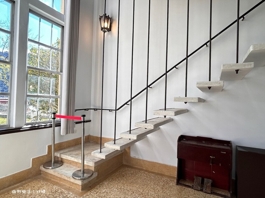 全台海拔最高教堂【梨山耶穌堂】光影投射的天使翅膀和那一道光必