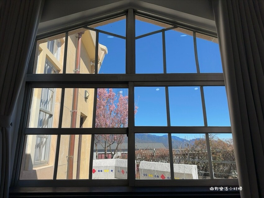 全台海拔最高教堂【梨山耶穌堂】光影投射的天使翅膀和那一道光必