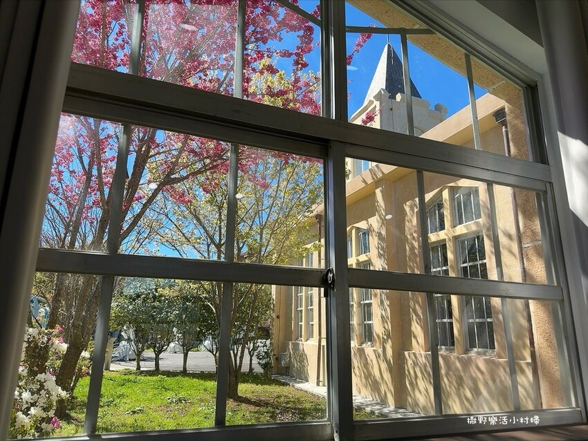 全台海拔最高教堂【梨山耶穌堂】光影投射的天使翅膀和那一道光必