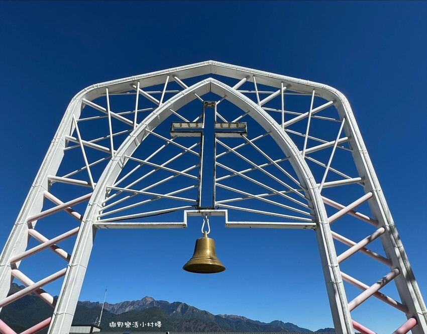 全台海拔最高教堂【梨山耶穌堂】光影投射的天使翅膀和那一道光必