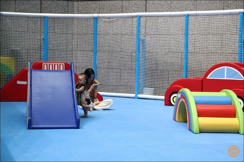 高雄市三民區高雄旅遊|親子一日遊景點推薦:科工館熱雪天堂兒童滑雪樂園2.0