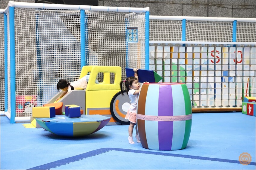 高雄市三民區高雄旅遊|親子一日遊景點推薦:科工館熱雪天堂兒童滑雪樂園2.0