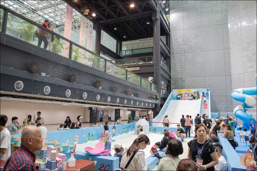 高雄市三民區高雄旅遊|親子一日遊景點推薦:科工館熱雪天堂兒童滑雪樂園2.0