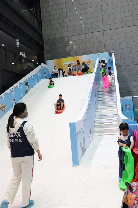 高雄市三民區高雄旅遊|親子一日遊景點推薦:科工館熱雪天堂兒童滑雪樂園2.0