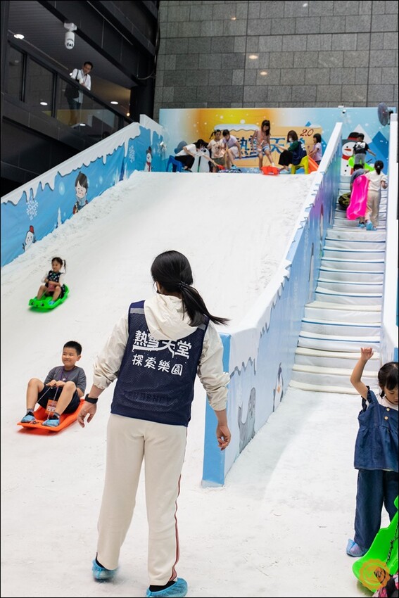 高雄市三民區高雄旅遊|親子一日遊景點推薦:科工館熱雪天堂兒童滑雪樂園2.0