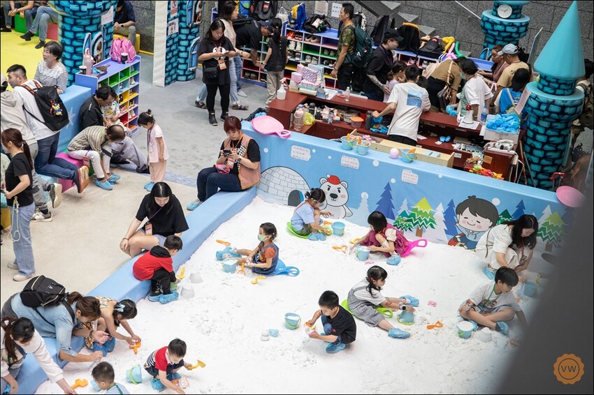 高雄市三民區高雄旅遊|親子一日遊景點推薦:科工館熱雪天堂兒童滑雪樂園2.0