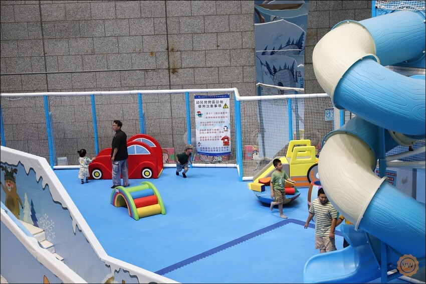 高雄市三民區高雄旅遊|親子一日遊景點推薦:科工館熱雪天堂兒童滑雪樂園2.0