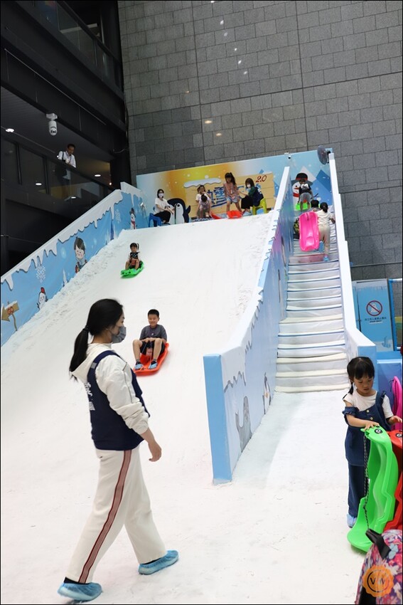 高雄市三民區高雄旅遊|親子一日遊景點推薦:科工館熱雪天堂兒童滑雪樂園2.0