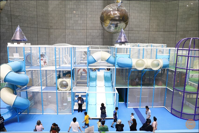 高雄市三民區高雄旅遊|親子一日遊景點推薦:科工館熱雪天堂兒童滑雪樂園2.0