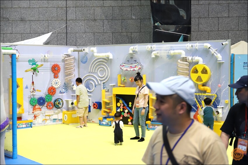 高雄市三民區高雄旅遊|親子一日遊景點推薦:科工館熱雪天堂兒童滑雪樂園2.0