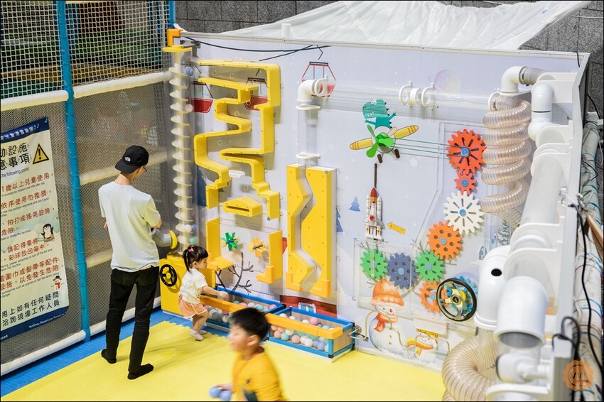 高雄市三民區高雄旅遊|親子一日遊景點推薦:科工館熱雪天堂兒童滑雪樂園2.0