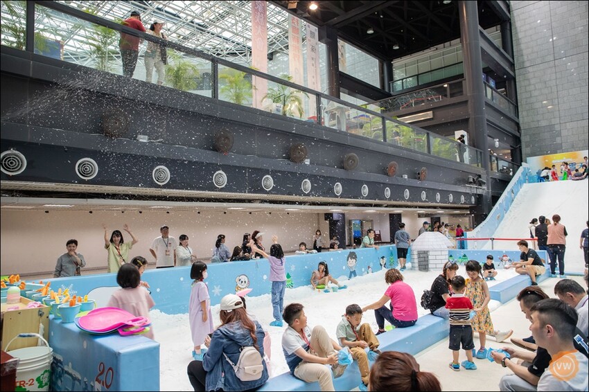高雄市三民區高雄旅遊|親子一日遊景點推薦:科工館熱雪天堂兒童滑雪樂園2.0