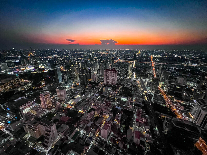 泰國曼谷彩虹雲霄酒店餐廳自助餐|一生一定要來吃一次!漫步雲端高空超豪華吃到飽餐廳