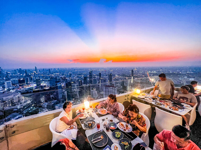 泰國曼谷彩虹雲霄酒店餐廳自助餐|一生一定要來吃一次!漫步雲端高空超豪華吃到飽餐廳