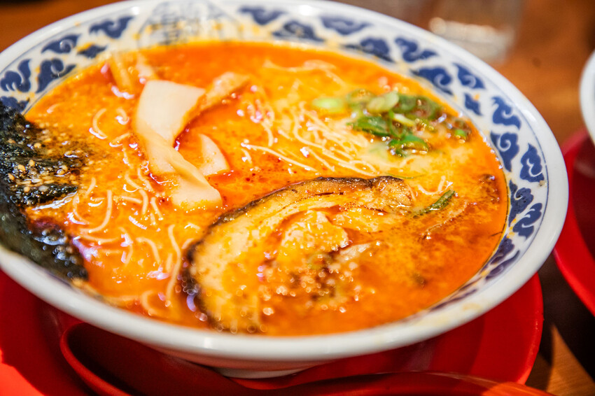 日本龜王拉麵 道頓堀店|不只有一蘭拉麵可以選擇!在地人也超愛的高評價排隊拉麵