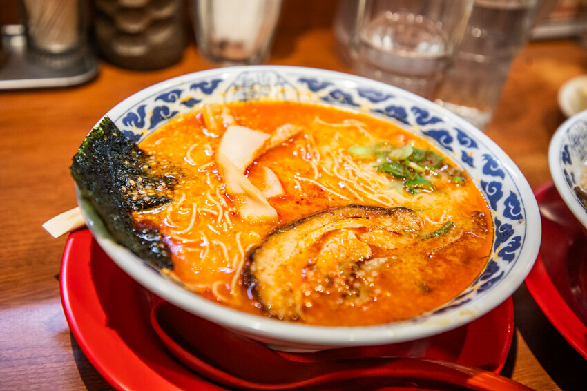 日本龜王拉麵 道頓堀店|不只有一蘭拉麵可以選擇!在地人也超愛的高評價排隊拉麵