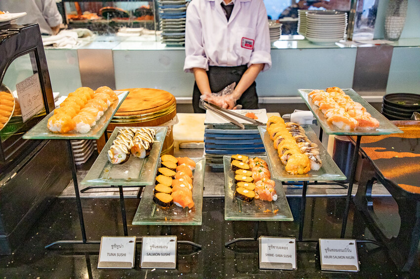 泰國曼谷彩虹雲霄酒店餐廳自助餐|一生一定要來吃一次!漫步雲端高空超豪華吃到飽餐廳