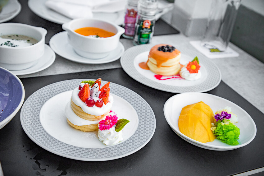 泰國曼谷彩虹雲霄酒店餐廳自助餐|一生一定要來吃一次!漫步雲端高空超豪華吃到飽餐廳