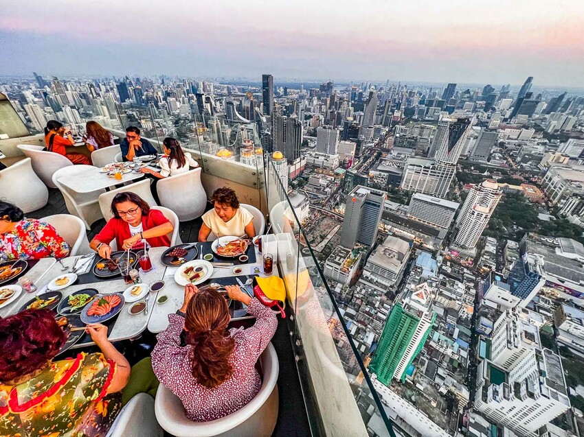 泰國曼谷彩虹雲霄酒店餐廳自助餐|一生一定要來吃一次!漫步雲端高空超豪華吃到飽餐廳
