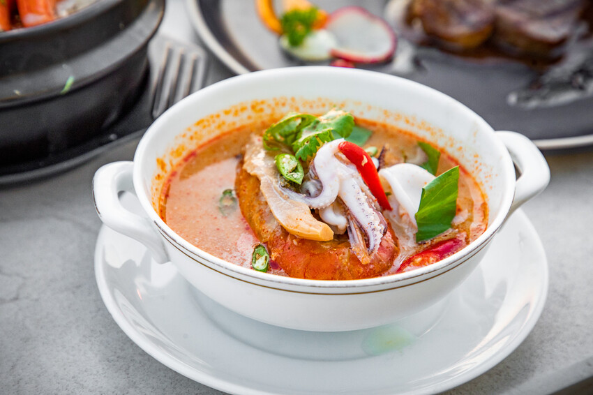 泰國曼谷彩虹雲霄酒店餐廳自助餐|一生一定要來吃一次!漫步雲端高空超豪華吃到飽餐廳