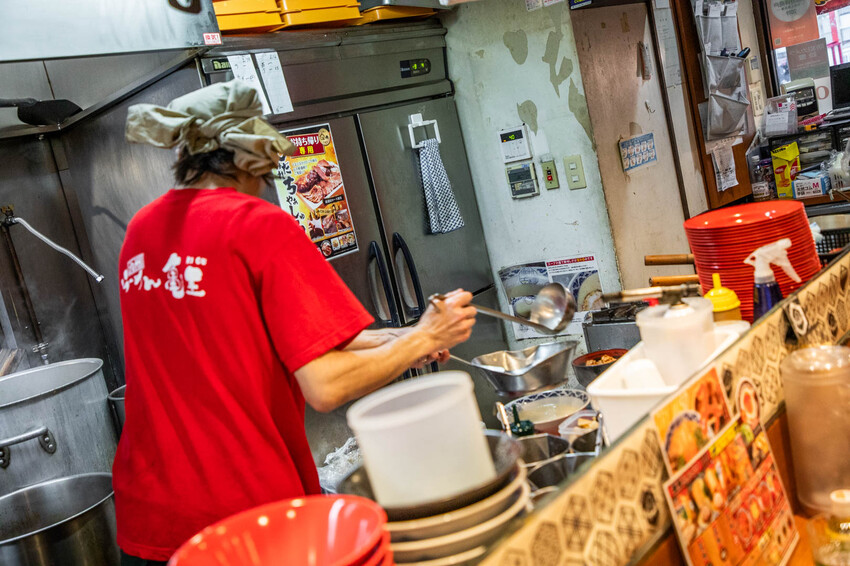 日本龜王拉麵 道頓堀店|不只有一蘭拉麵可以選擇!在地人也超愛的高評價排隊拉麵