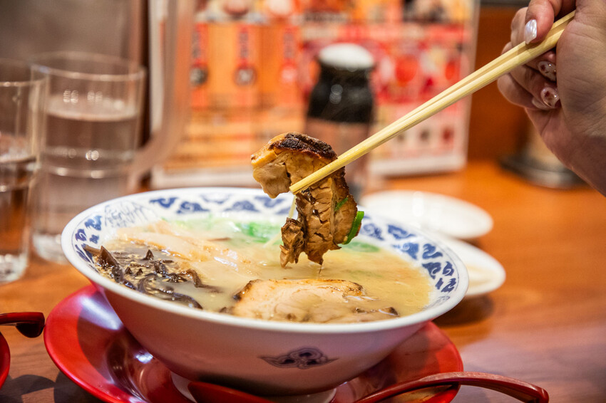 日本龜王拉麵 道頓堀店|不只有一蘭拉麵可以選擇!在地人也超愛的高評價排隊拉麵