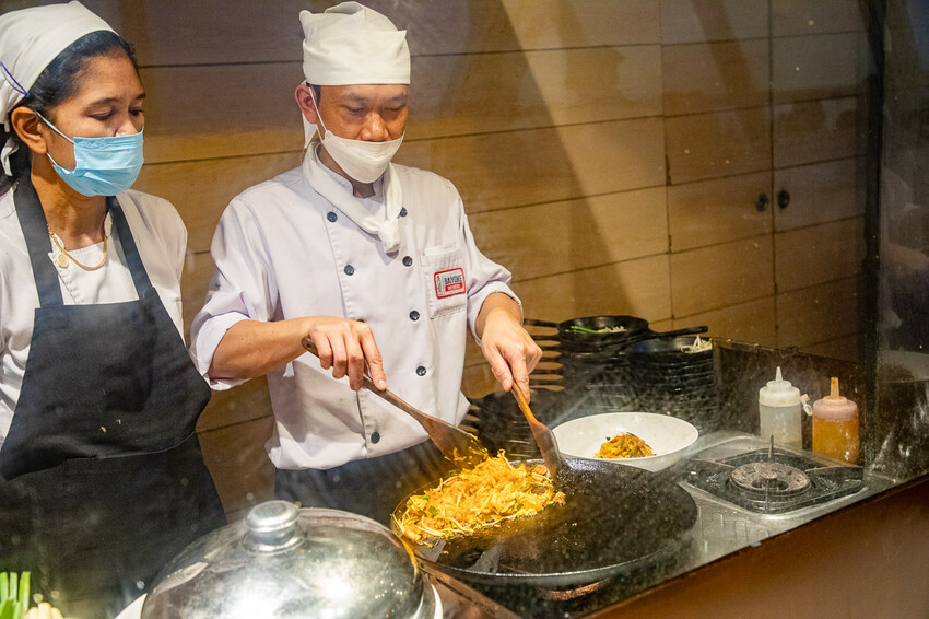 泰國曼谷彩虹雲霄酒店餐廳自助餐|一生一定要來吃一次!漫步雲端高空超豪華吃到飽餐廳