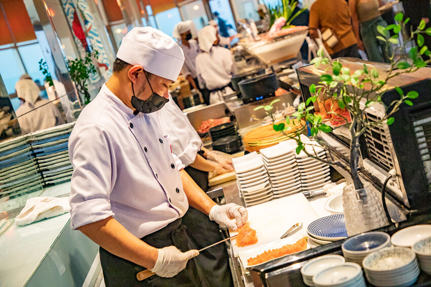 泰國曼谷彩虹雲霄酒店餐廳自助餐|一生一定要來吃一次!漫步雲端高空超豪華吃到飽餐廳