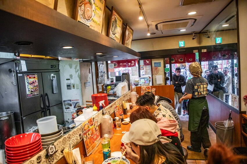 日本龜王拉麵 道頓堀店|不只有一蘭拉麵可以選擇!在地人也超愛的高評價排隊拉麵