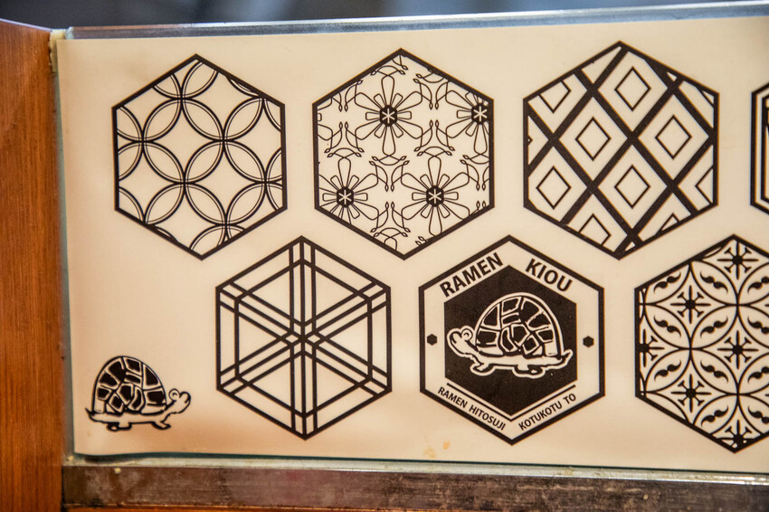 日本龜王拉麵 道頓堀店|不只有一蘭拉麵可以選擇!在地人也超愛的高評價排隊拉麵