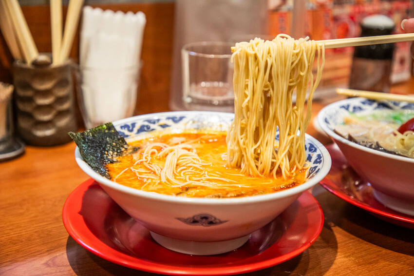 日本龜王拉麵 道頓堀店|不只有一蘭拉麵可以選擇!在地人也超愛的高評價排隊拉麵