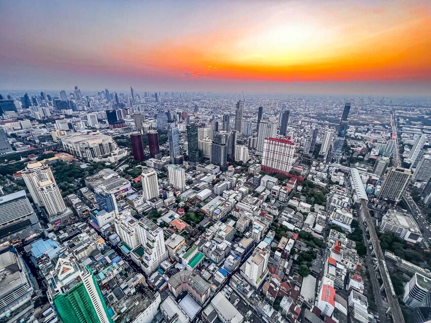 泰國曼谷彩虹雲霄酒店餐廳自助餐|一生一定要來吃一次!漫步雲端高空超豪華吃到飽餐廳