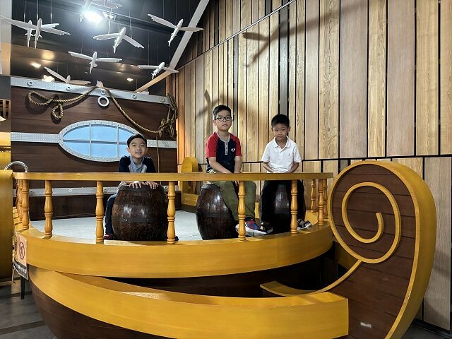 宜蘭縣蘇澳鎮安永心食館 | 宜蘭親子景點．海洋主題風觀光工廠．高科技互動遊戲超好玩．親子DIY活動超有趣．館內場景超好