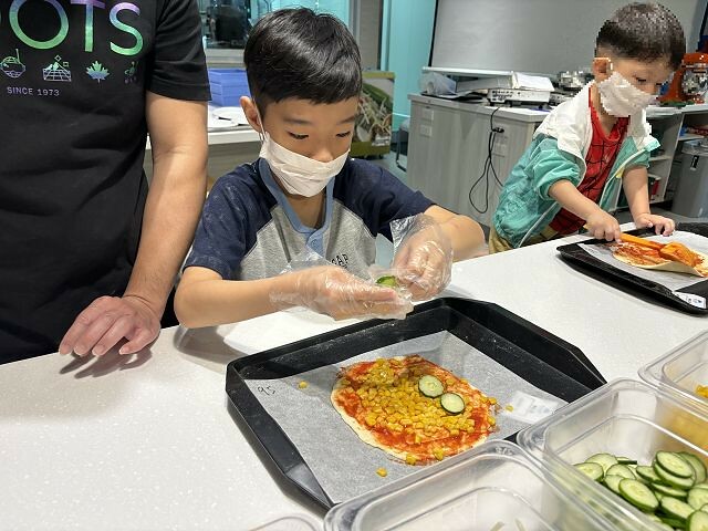 宜蘭縣蘇澳鎮安永心食館 | 宜蘭親子景點．海洋主題風觀光工廠．高科技互動遊戲超好玩．親子DIY活動超有趣．館內場景超好
